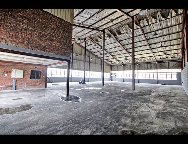 710.50M² WAREHOUSE TO LET IN ROBERTVILLE